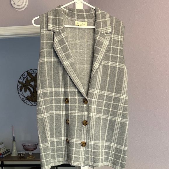 Marled Gray Plaid V-Neck Sweater Vest - Picture 2 of 5